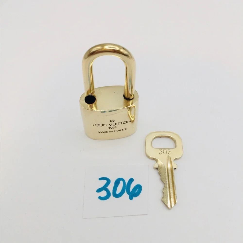 Authentic Louis Vuitton Lock and key 306 - Picture 3 of 8